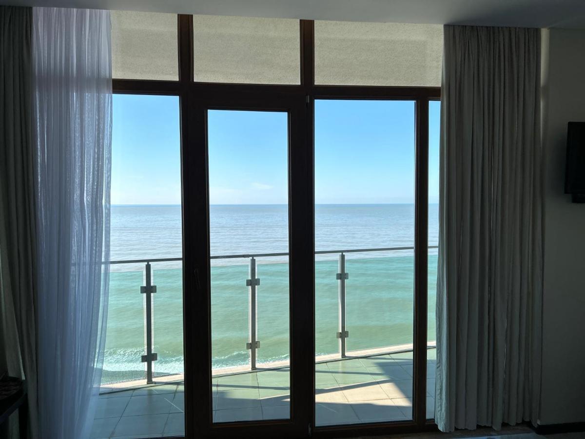 Zeyton Hotel Batumi Exterior photo