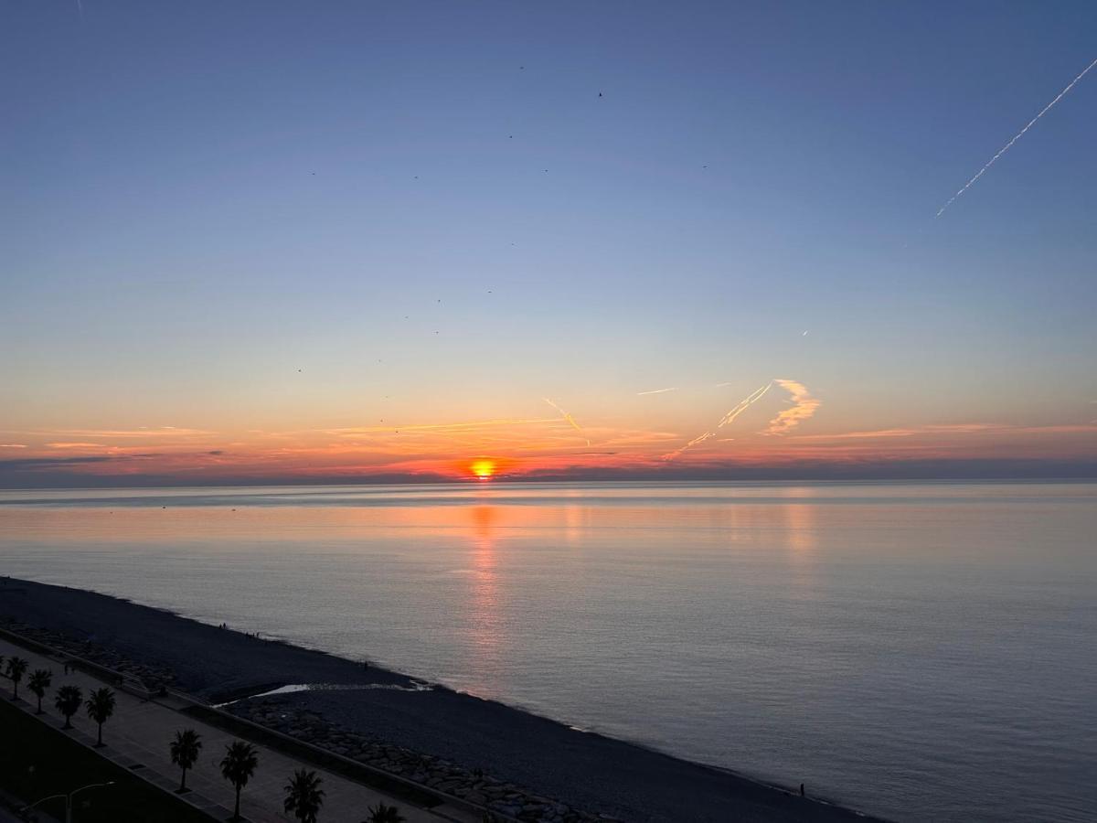 Zeyton Hotel Batumi Exterior photo