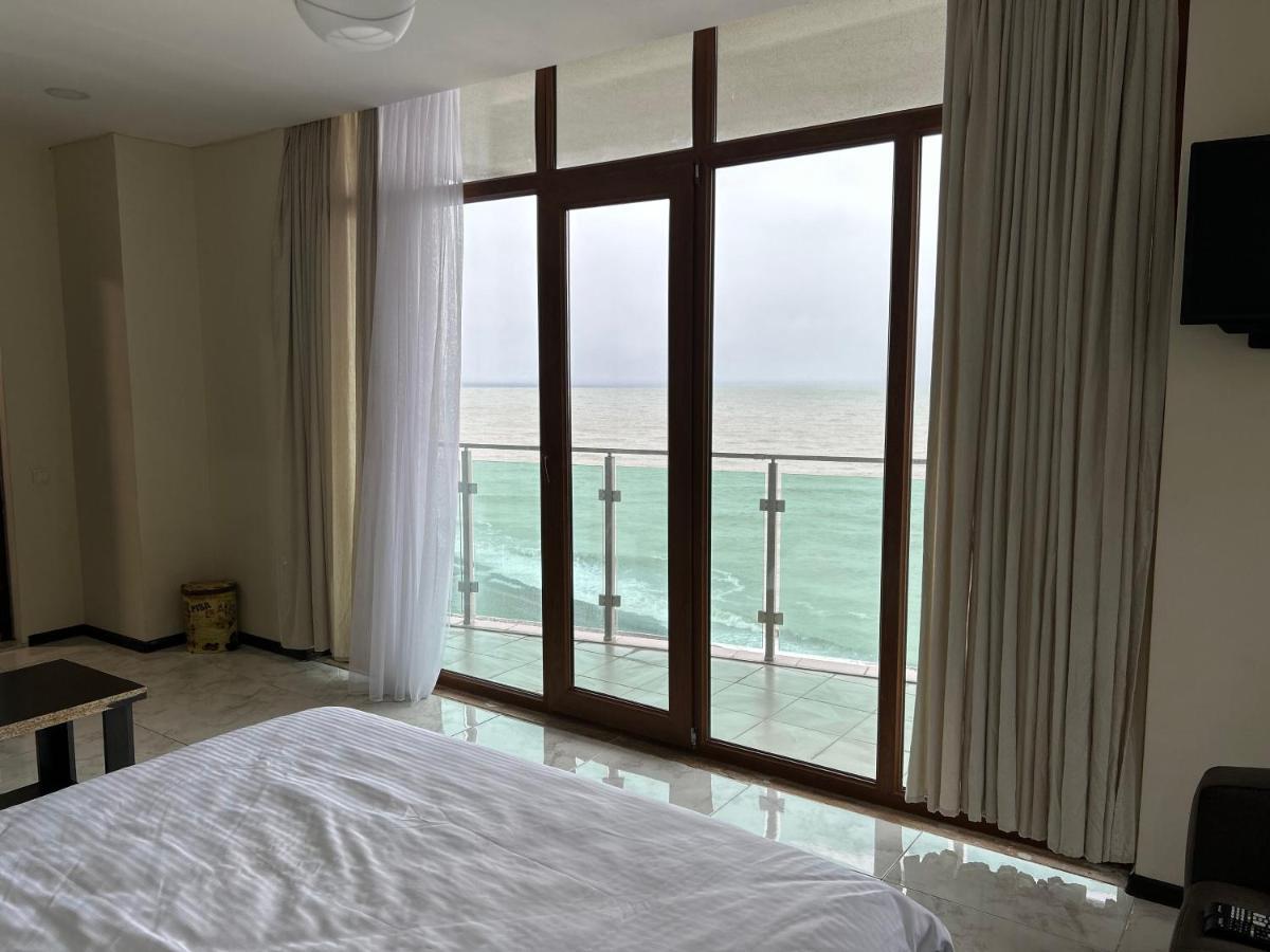 Zeyton Hotel Batumi Exterior photo
