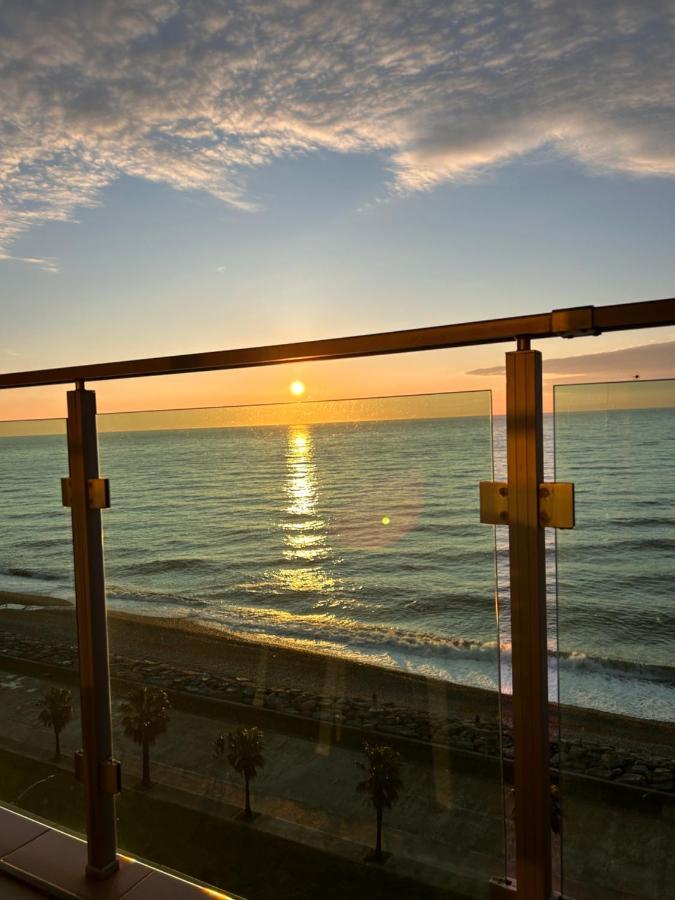 Zeyton Hotel Batumi Exterior photo